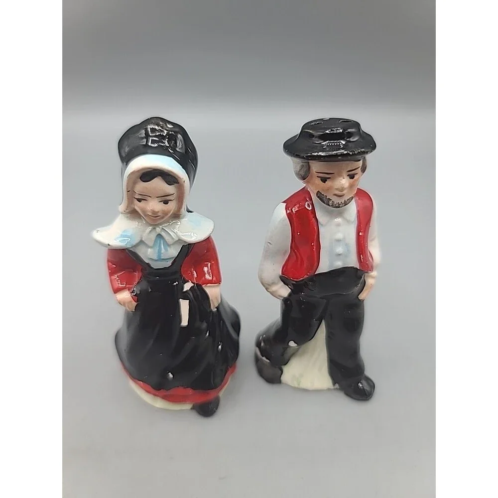Vintage Amish Salt And Pepper Shakers